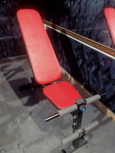 Adjustable Gym Bench – Excellent Condition