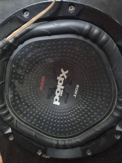 Amplifier and woofer