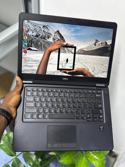 Dell Latitude 7450 8 GB Ram 128 GB SSD Core i5 5th Generation