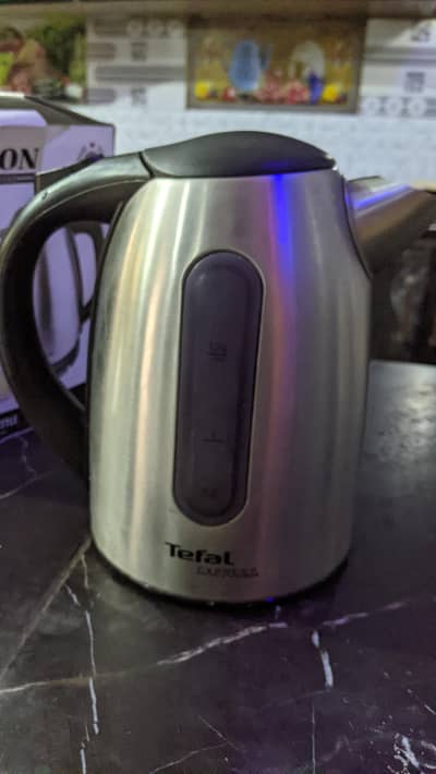 katel tefal branded hai 16000 hazar ki magwai thi Dubai se