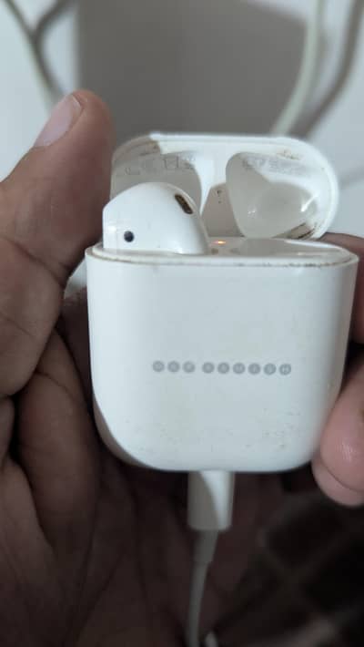 Apple AirPods (2nd Generation) – Left Side + Charging Case