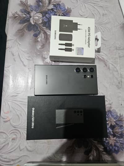 Samsung S24 Ultra 12/256 9.9 with Charger and Cable