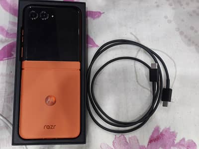 Motorola RAZR 50 8/256 sim locked