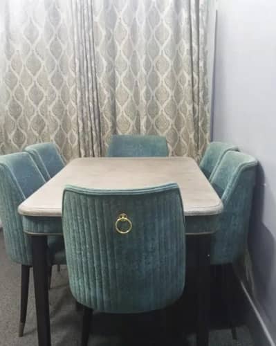 Dinning Table with 6 comfort chair