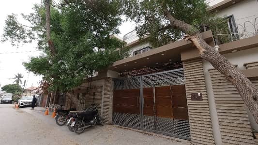 Prime Location PECHS House Sized 250 Square Yards Is Available