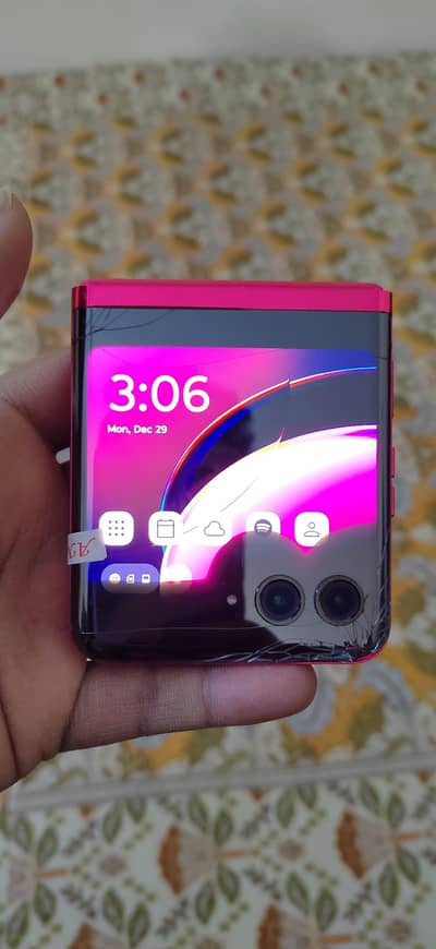 Motorola razer 40 dual display fold