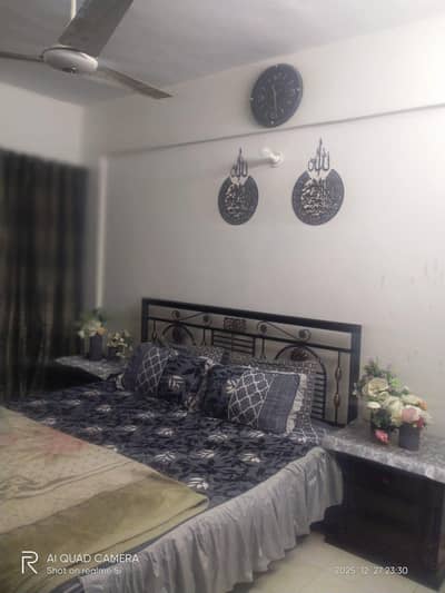 selling my bed with side box and divider and computer trawly