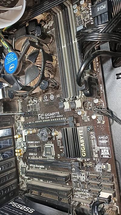 Gigabyte Z97 HD3 motherboard With i7 4th gen processor with heat sink.