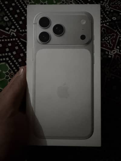 17 pro max silver LLA box pack non active factory unlock 256gb