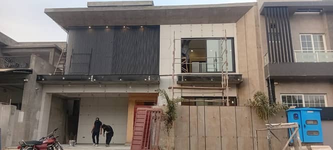 10 MARLA 4 BEDROOM BRAND NEW HOUSE AVAILABLE FOR RENT WITH 10 KVA SOLAR