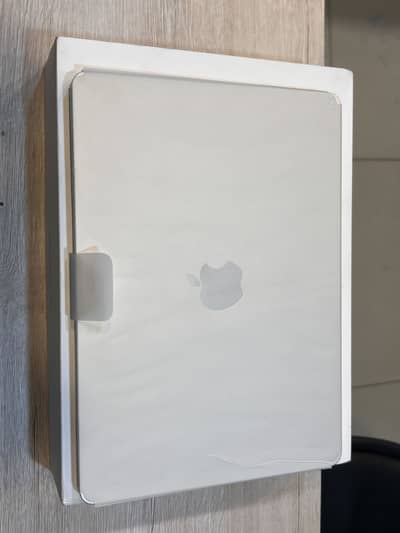 MacBook Air M4 16GB 512GB A3240 with Apple care plus