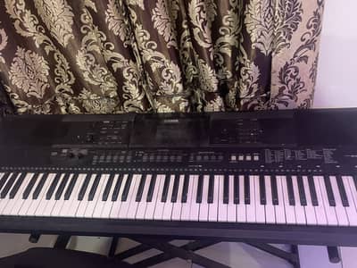 Yamaha PSR EW 410 with box and stand. Piano