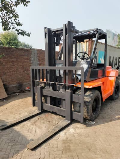 Toyota 5 Ton fork lifter