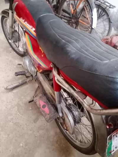 Honda CD 70cc.