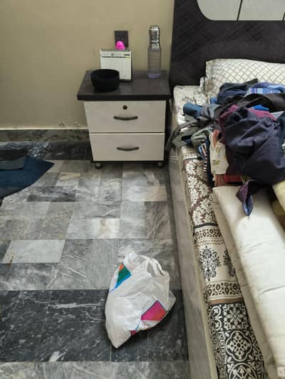 bed in very good condition lamination lassani