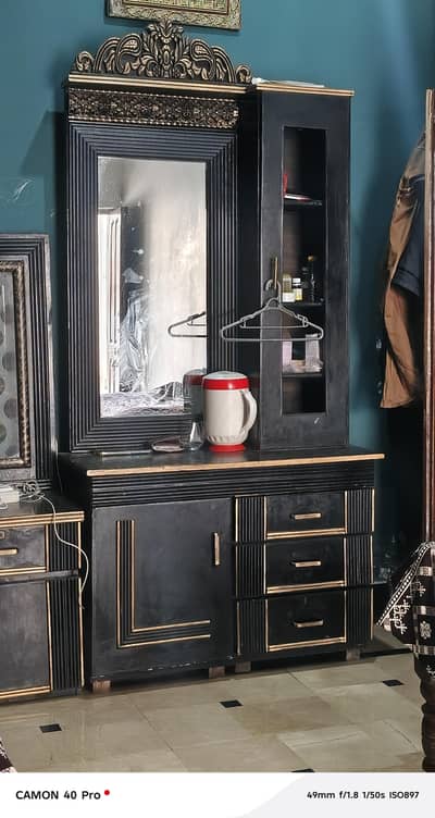 Bed with matress dressing