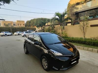 TOYOTA VITZ F 1. O (SMILE PACKAGE) MODEL 2015 REG. 2017 ORIGINAL BLACK