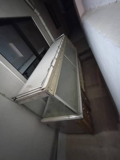 shermall counter 10 by 10 condition me he  18 gage k chader me bana he