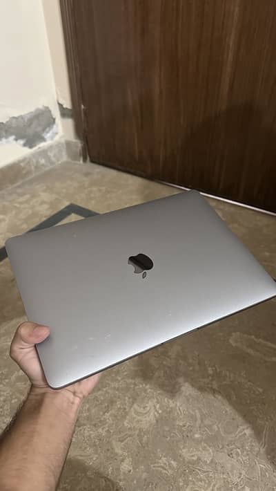 Macbook pro 13” i7 16/256gb 2018