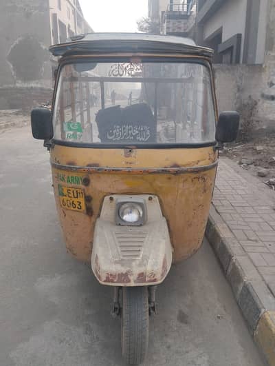 teezraftar loader rickshaw