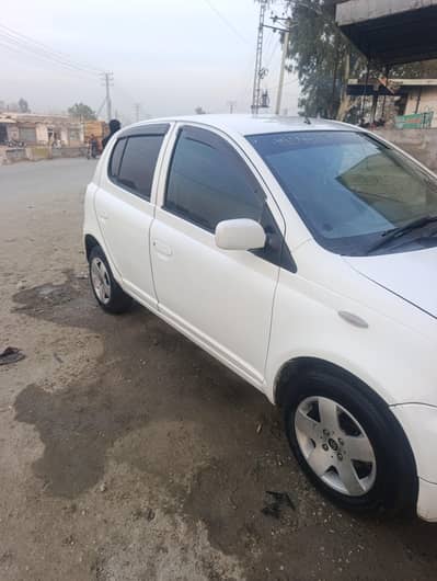 Toyota vitz model 2000