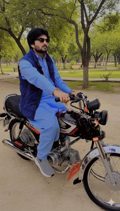 New bike hai Fresh piece 1 hath Chali ha new condition