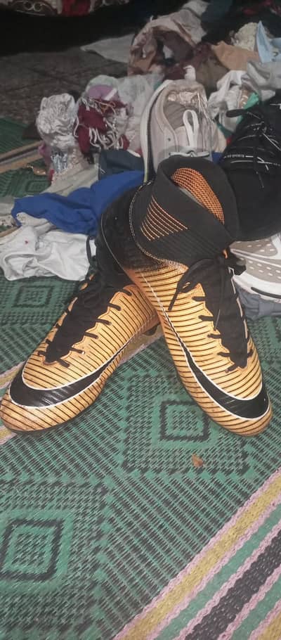 Used Football Stud Shoes BINBINIAO – Size 40 Excellent Condition