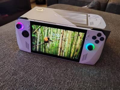 Asus Ally Z1 Extreme Handheld Gaming console with Box