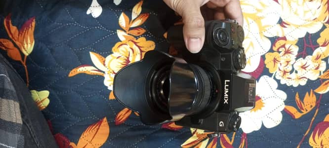 lumix G7 with two lens one is 14,42mm and 42mm . .