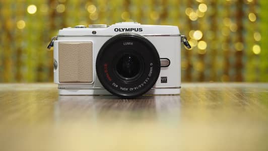 Olympus PEN E-P3 with Lumix 14–42mm Lens – Touch LCD Mirrorless