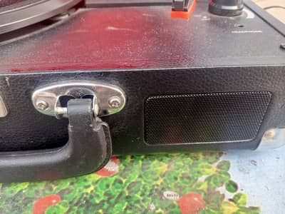 Turntable records player