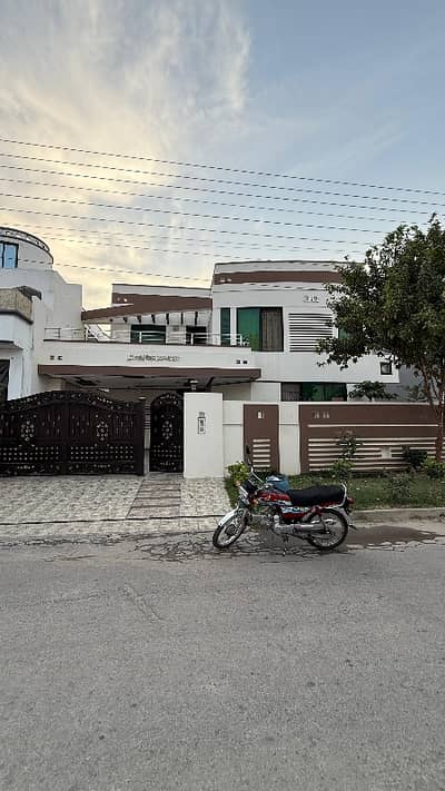 Kanal House Available For Sale In Gujranwala DC Colony Near Main Plaza Ravi Block, City Gujranwala