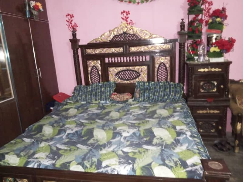 بیڈ صوفہ بالکل نیو سامان ہے ایک سال یوز ہوا ہے 0