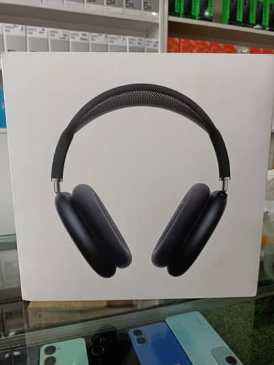 Air pods Maxx just box open