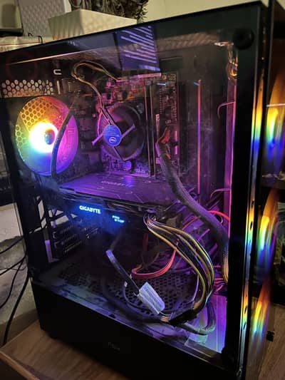 Intel core i5 7500, 16 gb ram, 1 tb ssd, RX 580