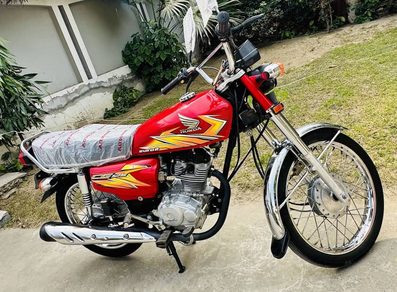 Honda CG 125 2021 Model Total genuine only 4500km use bst for 23/24/25 ...