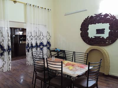 Dinning Table with 6 Chairs