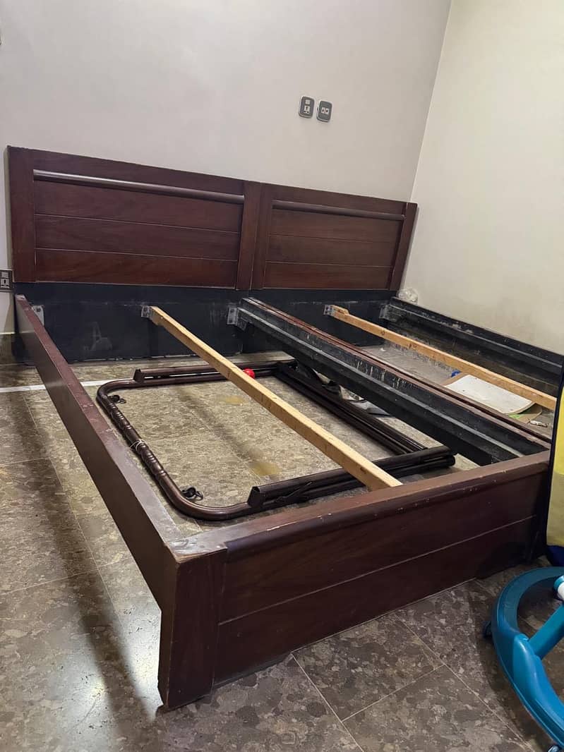 Sell single bed & sofas 0