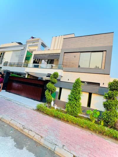 8 Marla House for Rent Umar Block Sector B Bahria Town Lahore