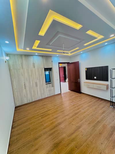 5 Marla Beautiful House For Rent in Bahria Town Lahore