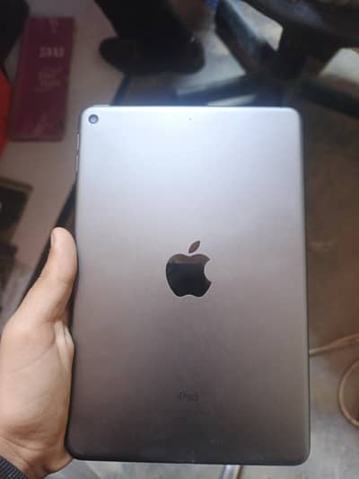 ipad mini 5 with box.   all ok