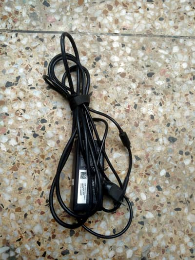 Dell Original Laptop Charger 65watt in 10/10 condition