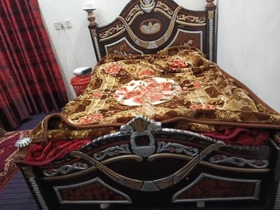 Bed, Almari and Singar mez