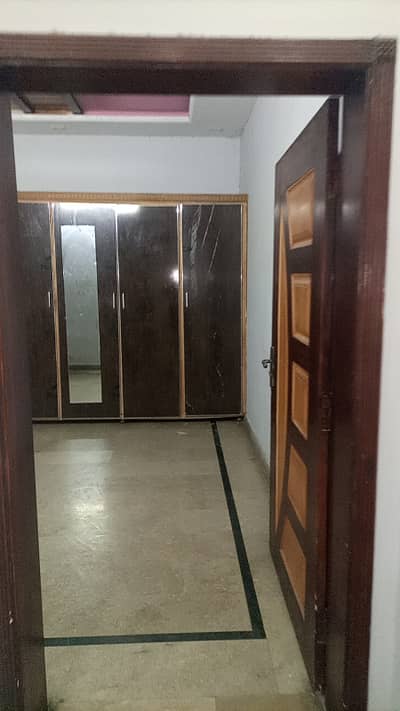 5 marla uppr portion gas sharing ectricity separate entrance separate