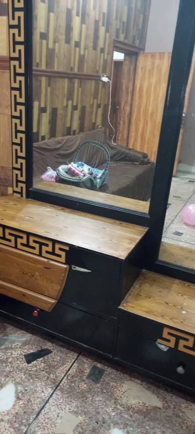 3 seater sofa and dressing table