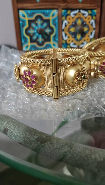 Artificial bangles for woman