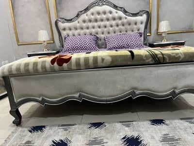 Bed with dressing and side tables