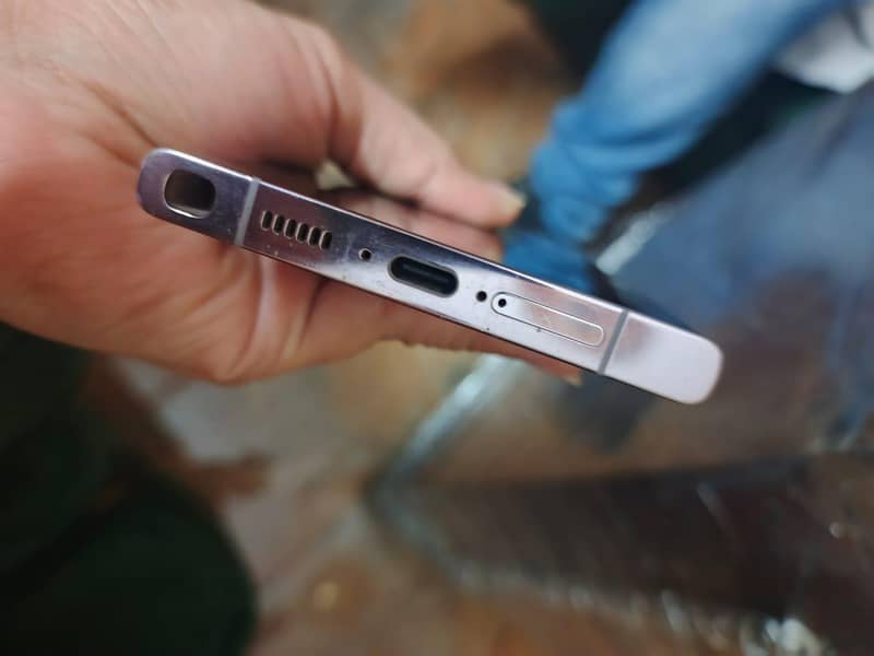 Samsung S23 ultra  . . non pta . . 8/512 . . little crack on glass corner 2