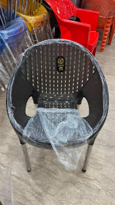 Relaxo plastic chair