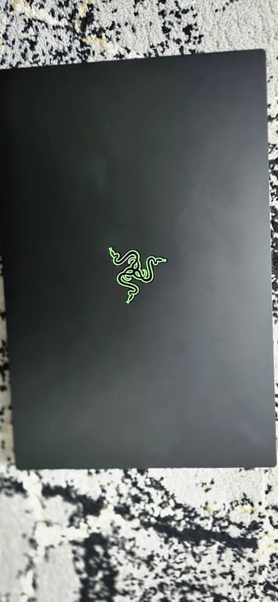 Razer blade 15 RTx 2080 1tb core i7 10 gen
